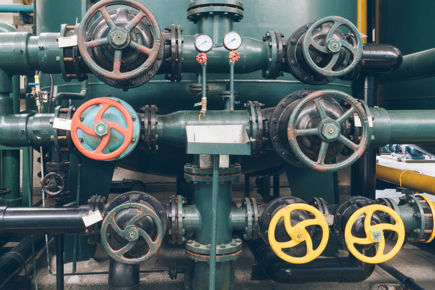 Selecting Between Reciprocating and Centrifugal Compressors for Natural Gas Field Operations