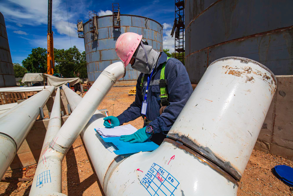 ACONDICIONAMIENTO (SAND BLASTING) Y PINTURA EN TUBERÍAS Y TANQUES DE ALMACENAMIENTO DE COMBUSTIBLES LIQUIDOS PARA DESARROLLO DEL PROYECTO: INCREMENTO DE LA CAPACIDAD DE ALMACENAJE