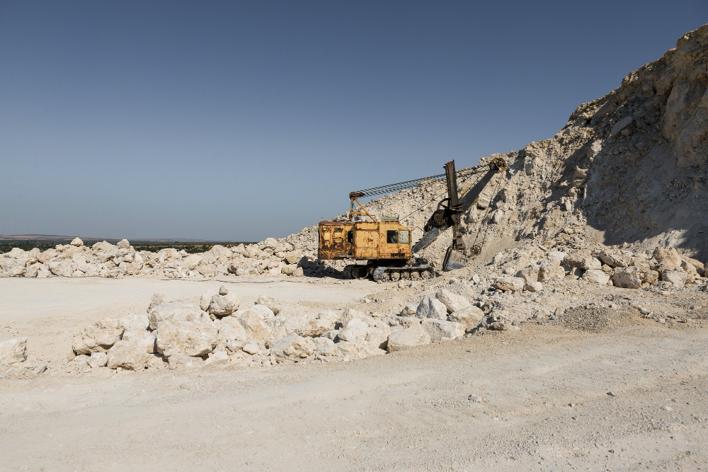 CONFORMACIÓN DE TERRENO Y TENDIDO DE PIEDRA PICADA